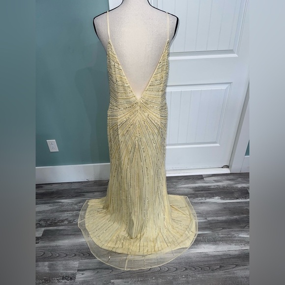 NEW Mac Duggal Beaded sleeveless faux wrap gown in buttercream size 12 - Picture 10 of 16